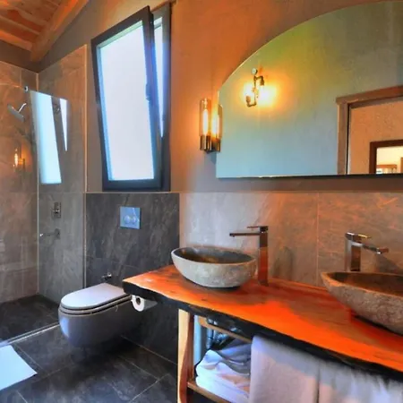 Gorgeous With Private Pool And Jacuzzi In 빌라 페티예